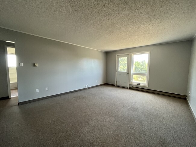 Building Photo - 5 Green Valley Dr