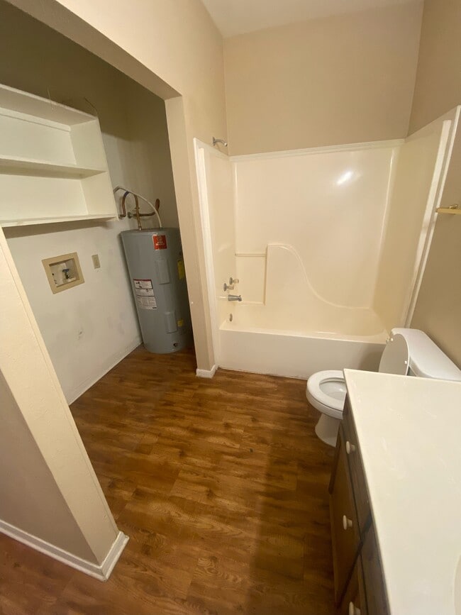 Bathroom - Park Apartments