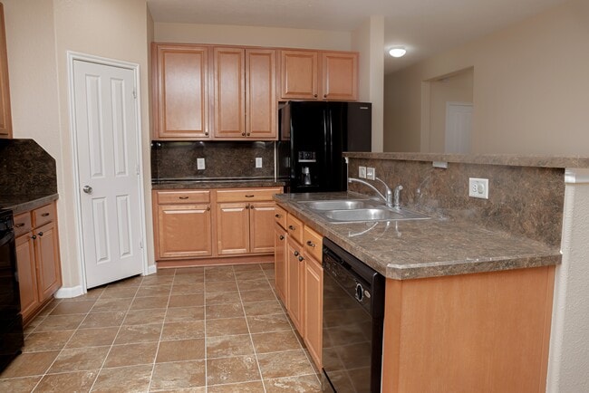 Building Photo - 29735 Legends Green Dr