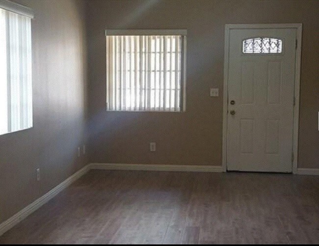 Foto del edificio - 1588 E 45th St