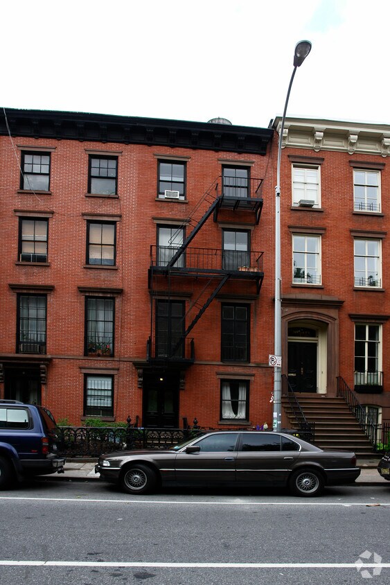 Building Photo - 442 W 20th St