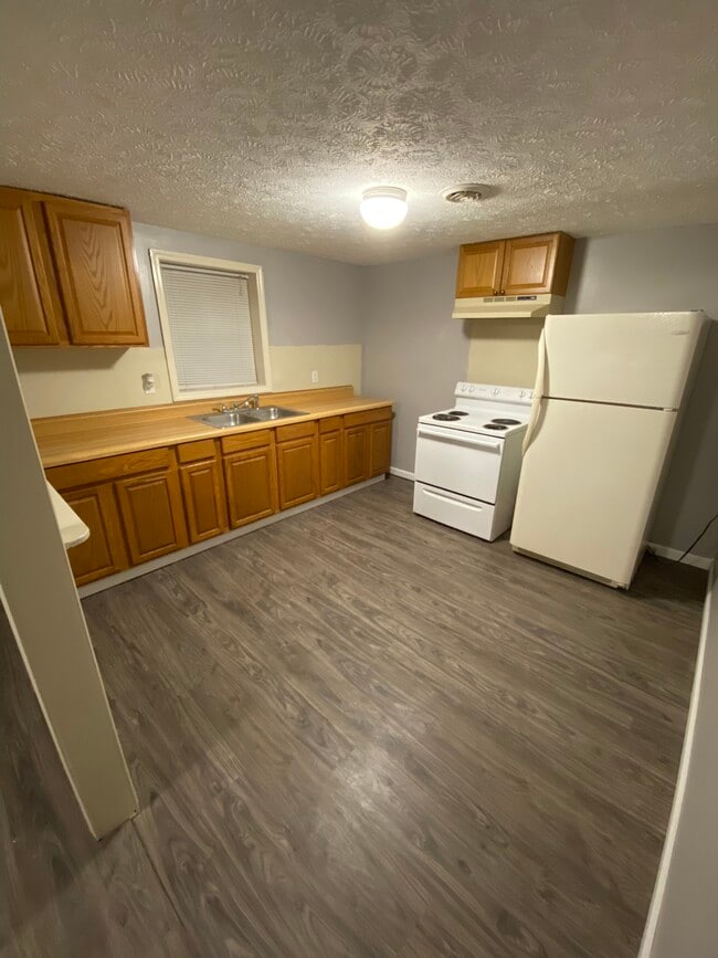Kitchen - 7108 Cobb Cir