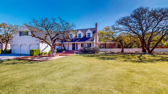 Foto del edificio - Large Custom Bennett Valley Home with Pool