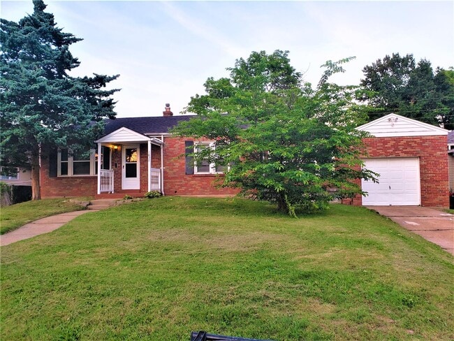 Building Photo - 1636 Quendo Ave