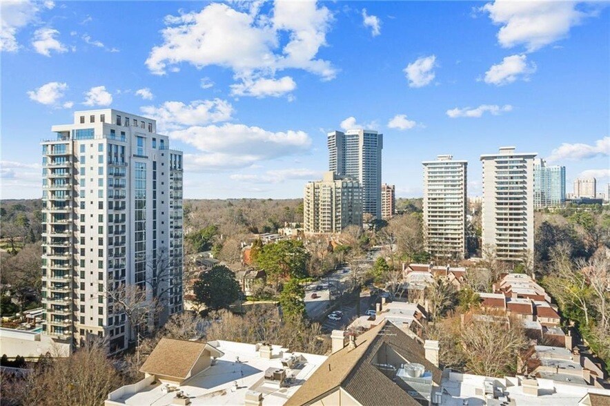 Foto principal - 2479 Peachtree Rd NE
