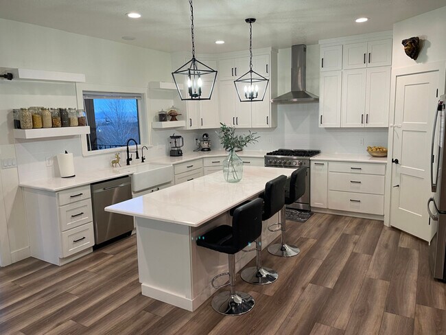 Building Photo - 2030 150 W