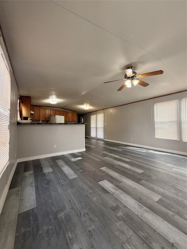 Foto del edificio - 14331 Greenville St