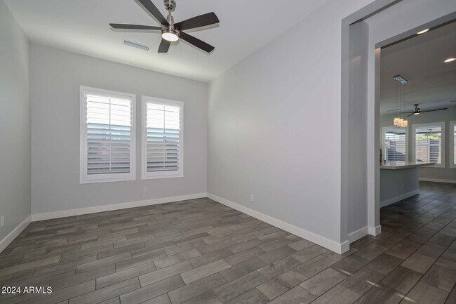 Foto del edificio - 9612 W Villa Chula