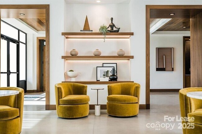 Foto del edificio - 4220 Colony Plz Dr