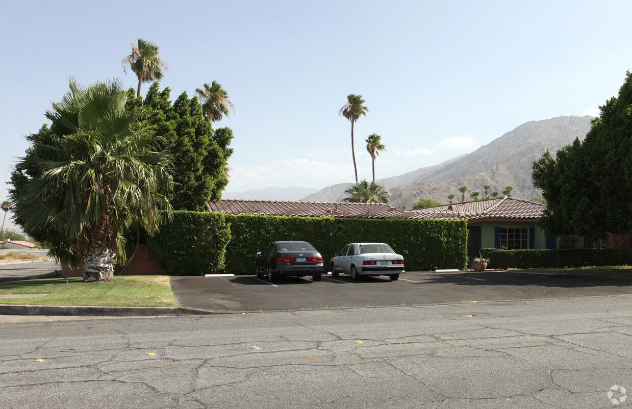 Building Photo - 225 W Vista Chino