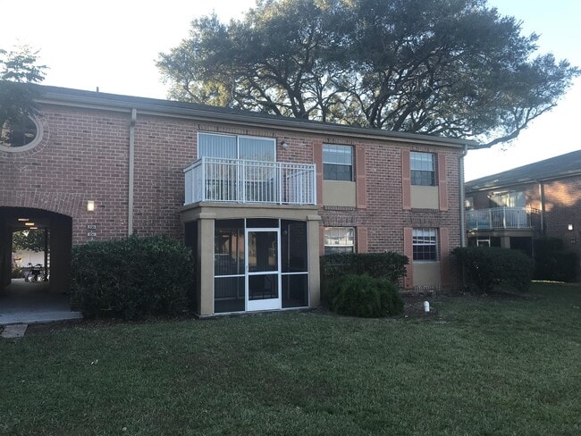 Building Photo - 492 Banyon Tree Cir