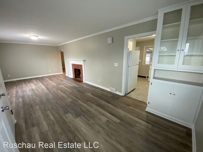 Building Photo - 3 br, 1 bath House - 130 E Home Rd