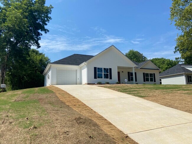 Building Photo - 113 Loch Ness Ln Hueytown, AL 35023