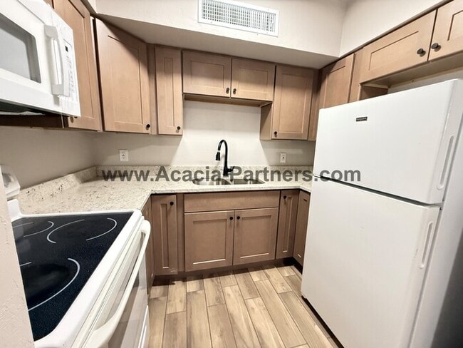 Foto del edificio - Two Bedroom Duplex