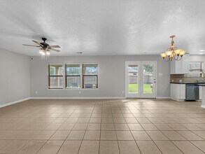 Building Photo - 6730 Crescent Creek Ln