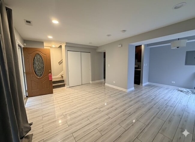 Foto del edificio - Large 3 Bedroom 1 Bath Townhome