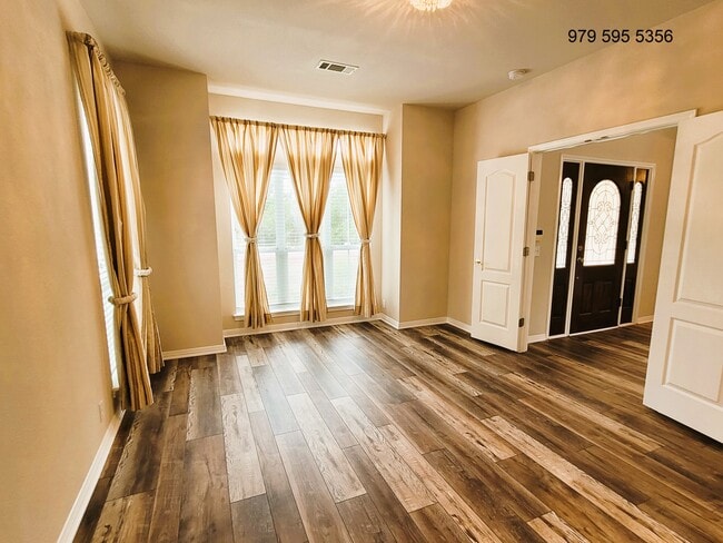 Building Photo - 8504 Young Ln