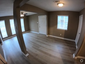 Building Photo - 404 Manuel Dr