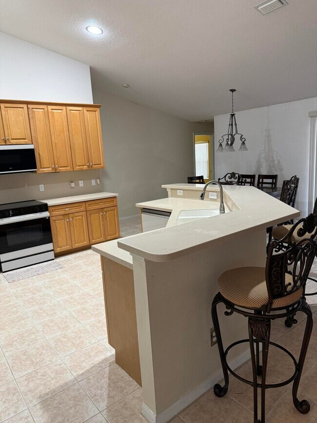 Foto del edificio - 5824 NW Zenith Dr