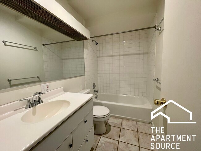 Foto del edificio - 2424 N Fairfield Ave