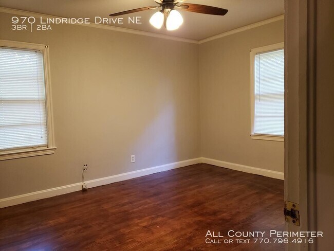 Foto del edificio - 970 Lindridge Dr NE