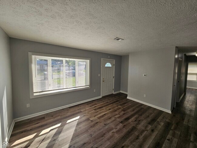 Building Photo - 1433 Hillcrest Dr