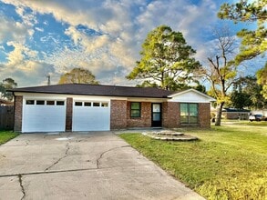 Building Photo - 620 Circle Way