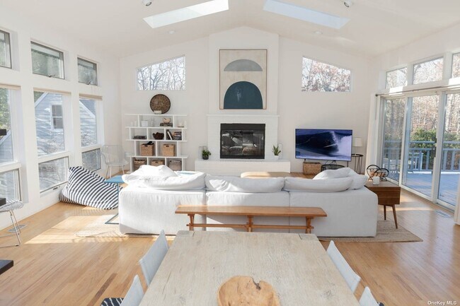 Building Photo - 11 Sunburst Ln