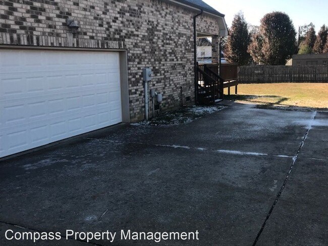 Building Photo - 3 br, 2 bath House - 401 Reagan Road
