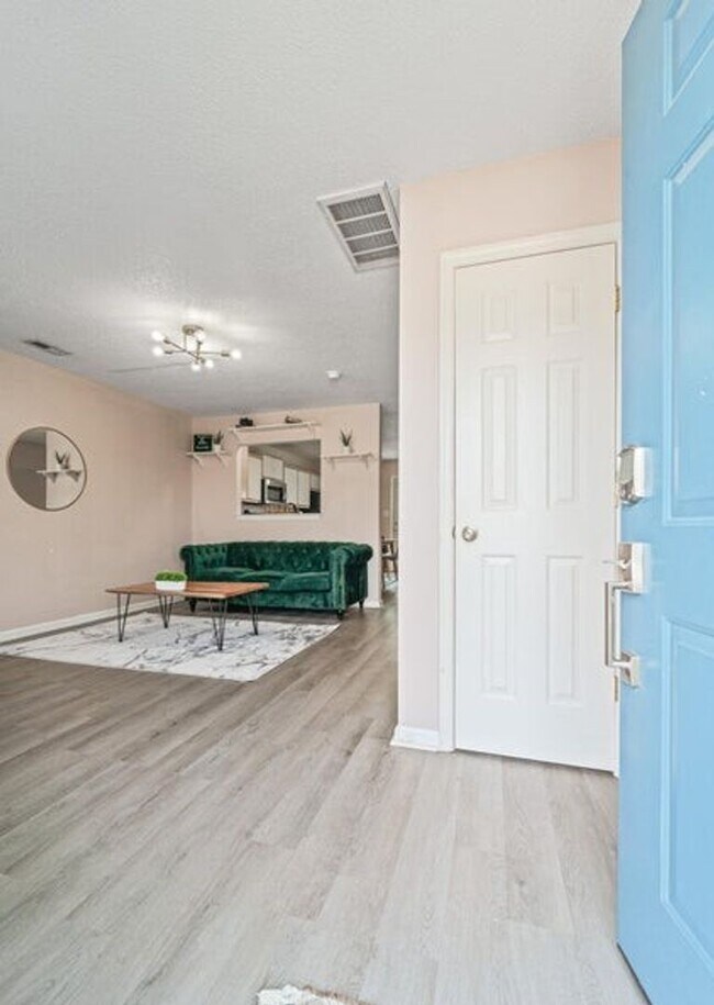 Foto del edificio - 2BR/2.5 Bath Townhome Minutes to Camp Lejuene