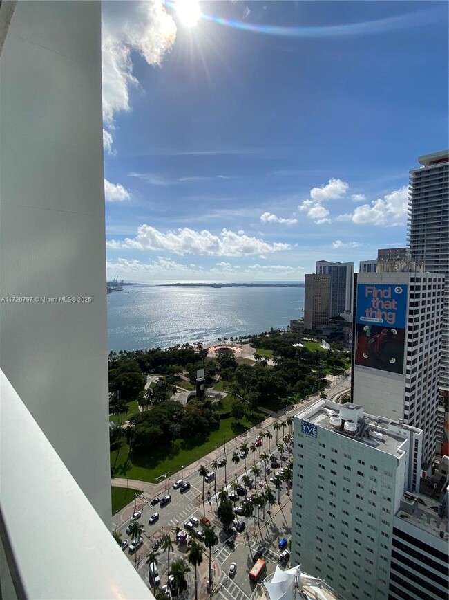 Foto del edificio - 244 Biscayne Blvd