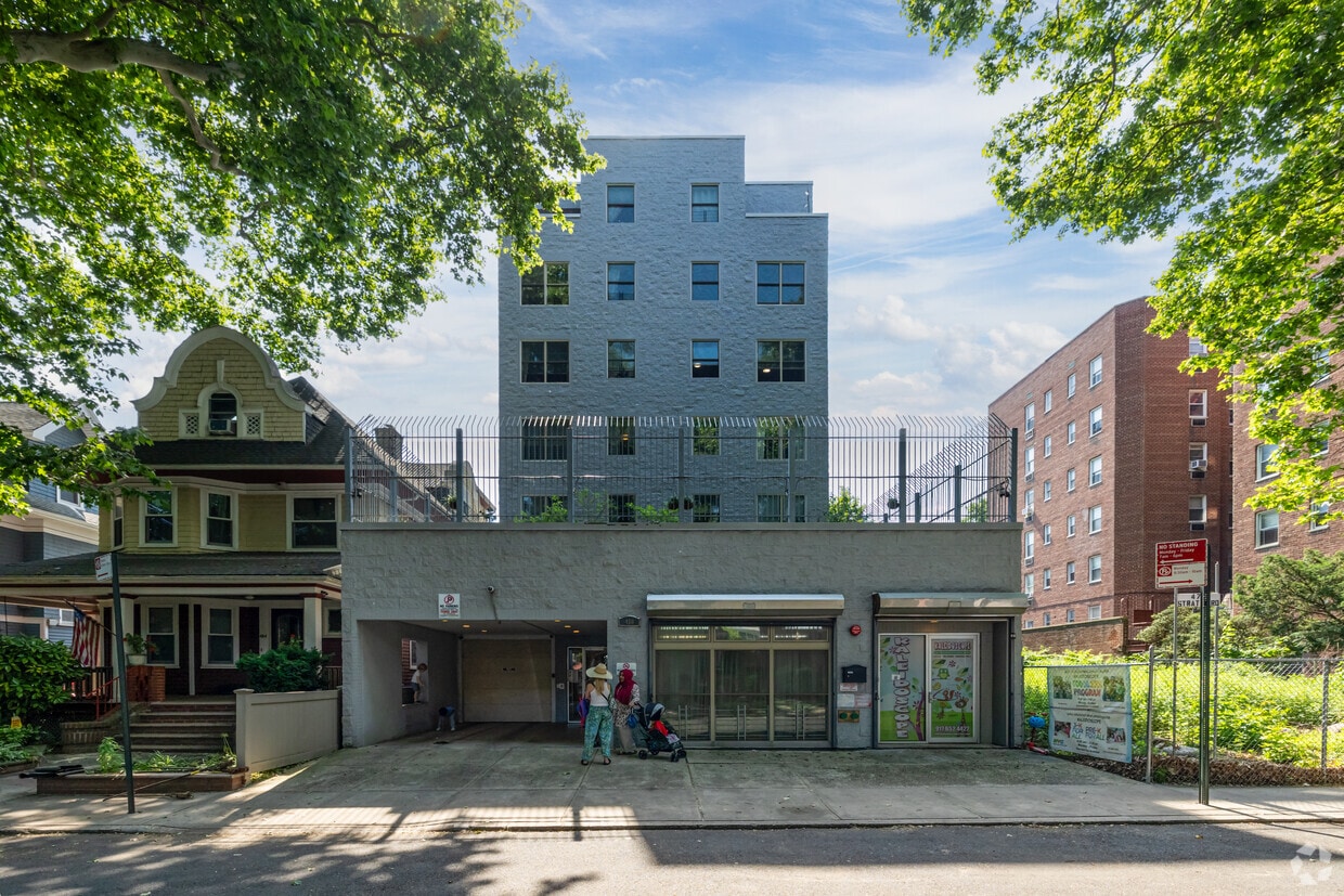 Building Photo - 480 Stratford Rd