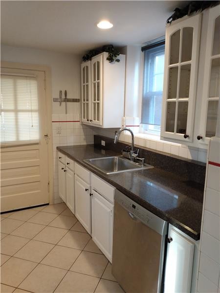 Building Photo - 705 Longshore Ave