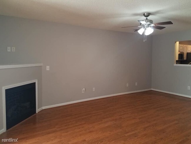 Foto del edificio - 2400 Huntscroft Ln