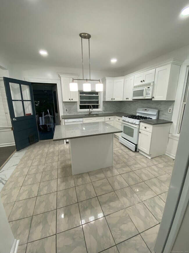Foto del edificio - 157 N Oak Ave