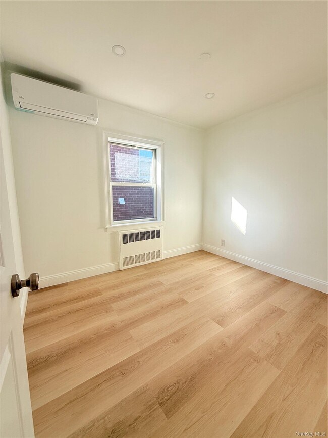 Foto del edificio - 58-29 182nd St