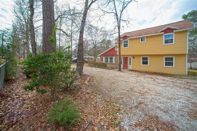 Building Photo - 10700 Deer Hill Dr