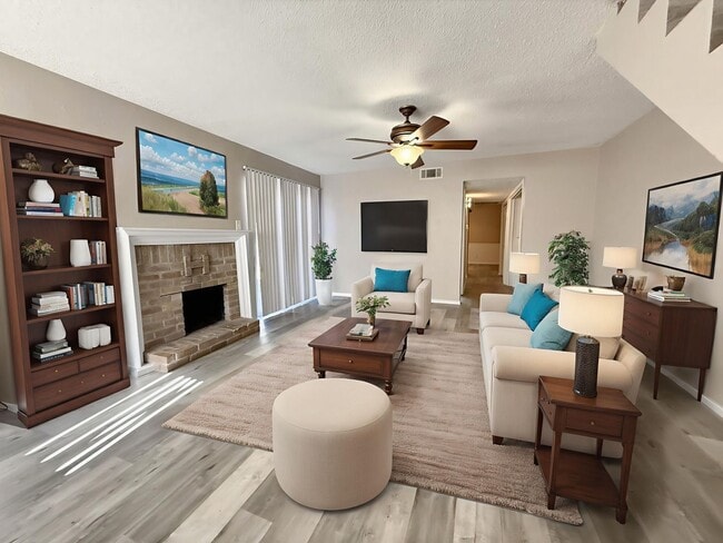 Building Photo - 3-Bedroom Duplex with Modern Flooring, Fireplace & Spacious Layout in Grand Prairie