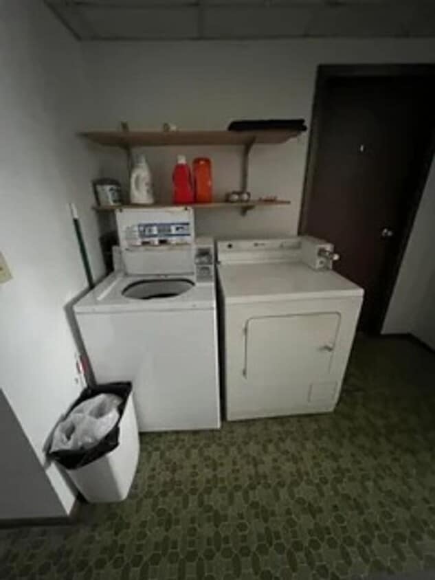 Primary Photo - 102 Rob Roy Ln