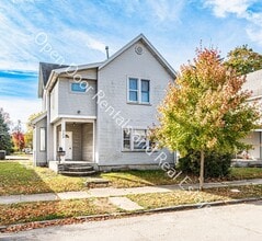 Building Photo - 733 3rd St