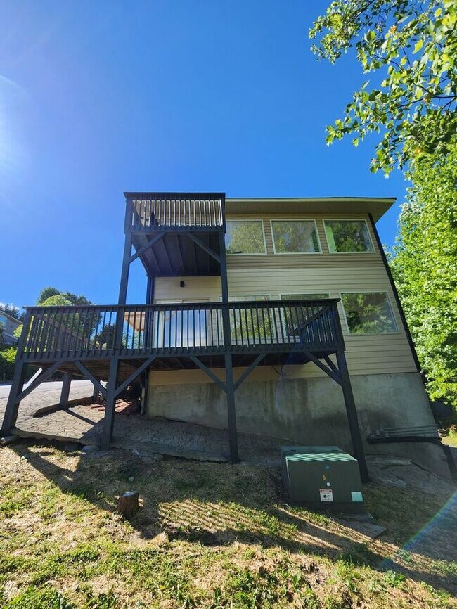 Building Photo - Long Term Rental-Lake James!!!