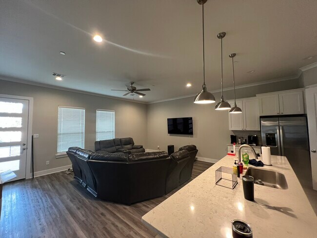 Foto del edificio - 710 Vassar Ct