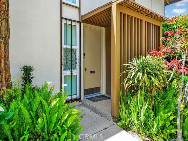 Foto del edificio - 15500 Tustin Village Way