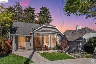 Building Photo - 946 Alma Pl