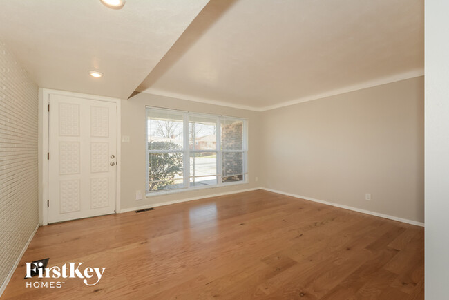 Building Photo - 4619 Villa Knoll Dr