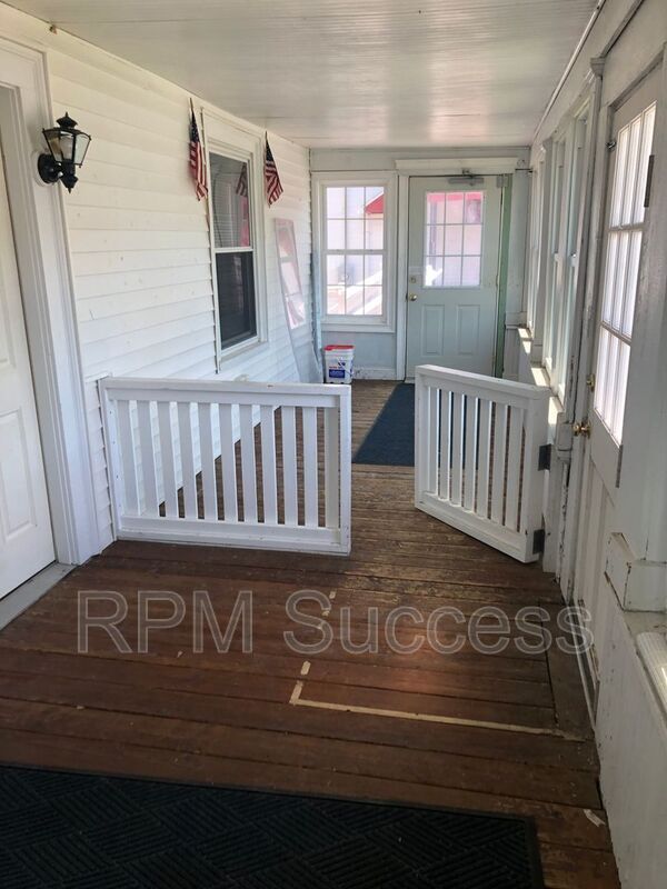 Building Photo - 516 Middleboro Ave