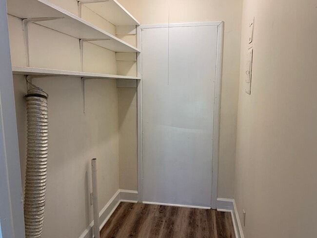 Building Photo - August Rent Free! Apply by 7/31