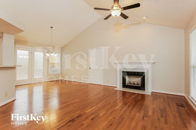 Foto del edificio - 9029 Jefferson Woods Dr