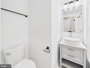 Building Photo - 1320 Grove St