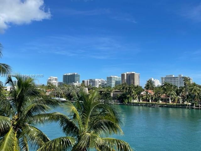 Foto del edificio - 9721 E Bay Harbor Dr